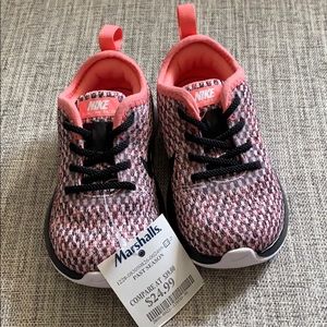Toddler girls Nike sneakers
